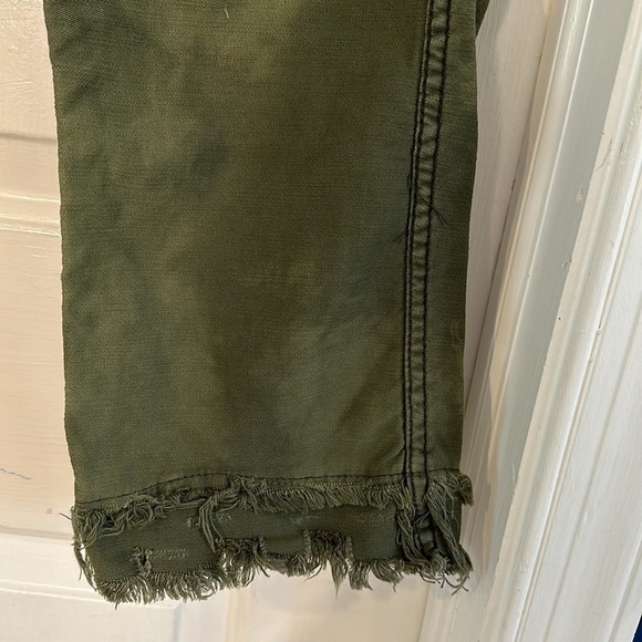 Women’s Free People Stormbringer Green Distressed Straight Leg Pants Size 26 - Picture 7 of 15